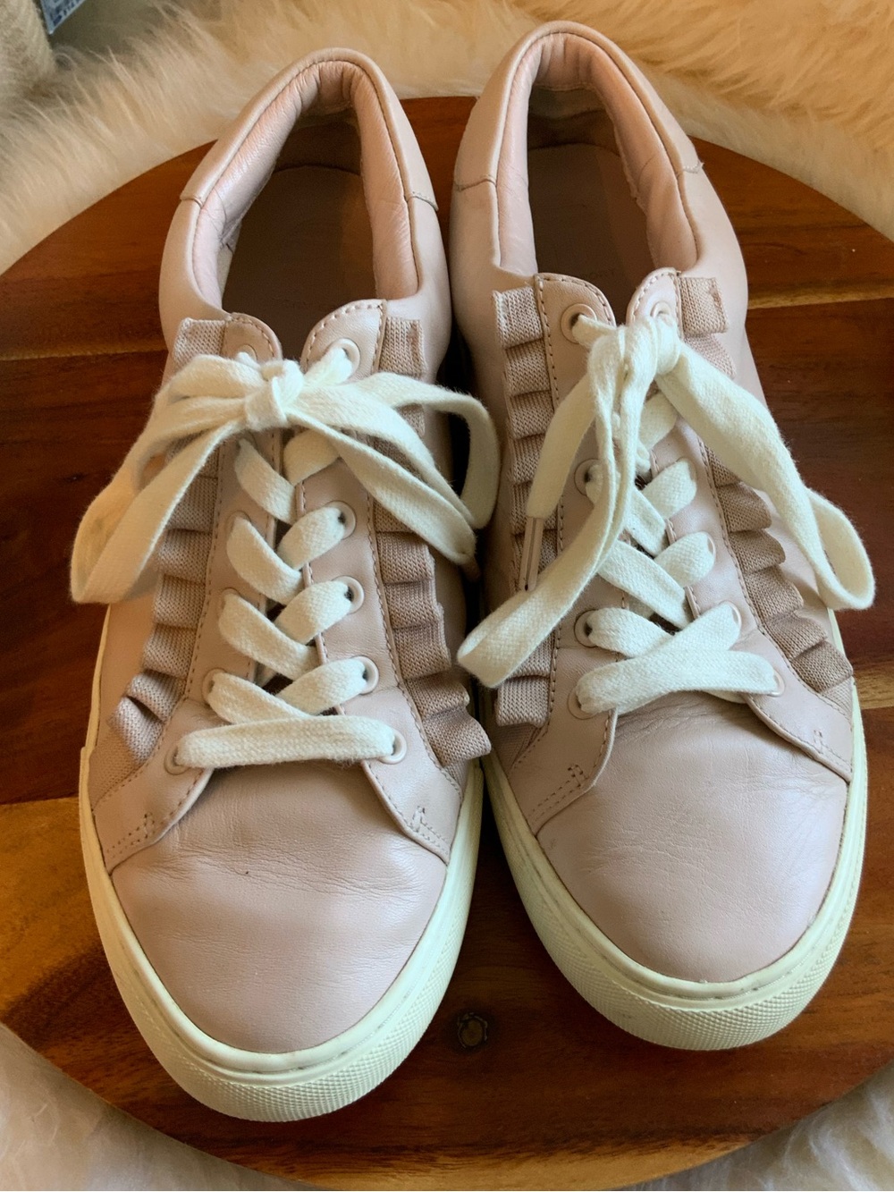 Tory Burch Ruffle sneaker Women’s size 9